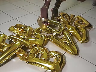 Ebony Balloon Heel Crushing!