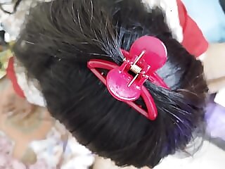 Indian lady cut her flimsy..