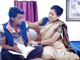 Desi Indian Sauteli Maa apne..