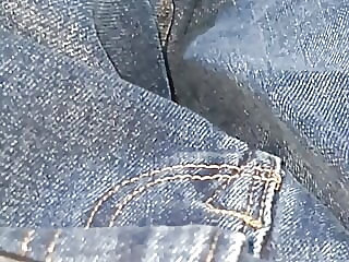 Show mom deficient in bikini..