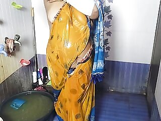 Desi anuty ki sexy shower time