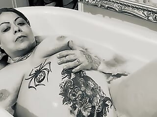 Super sized mature bbw takes..