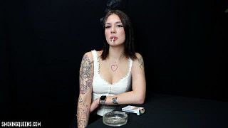 [6] Lesya is smoking all-white